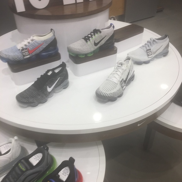 Shoes - Picture 7 of 8